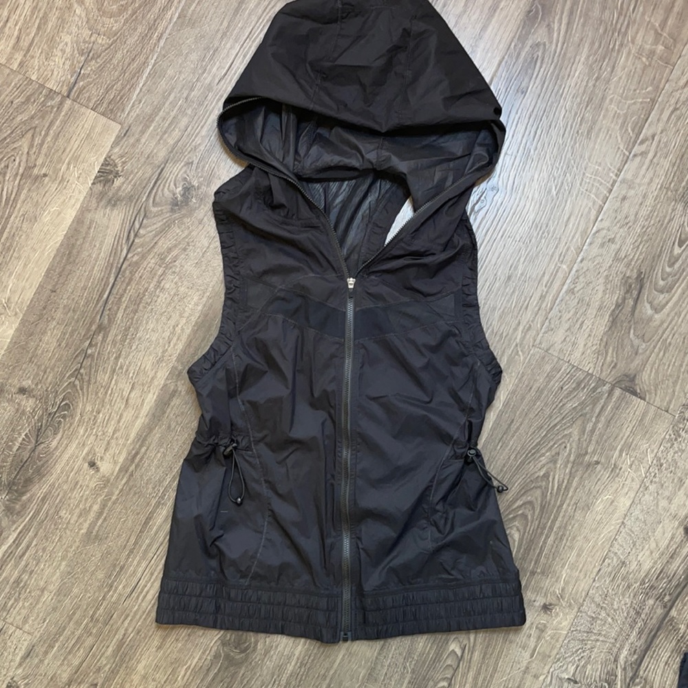 Lululemon windbreaker style vest